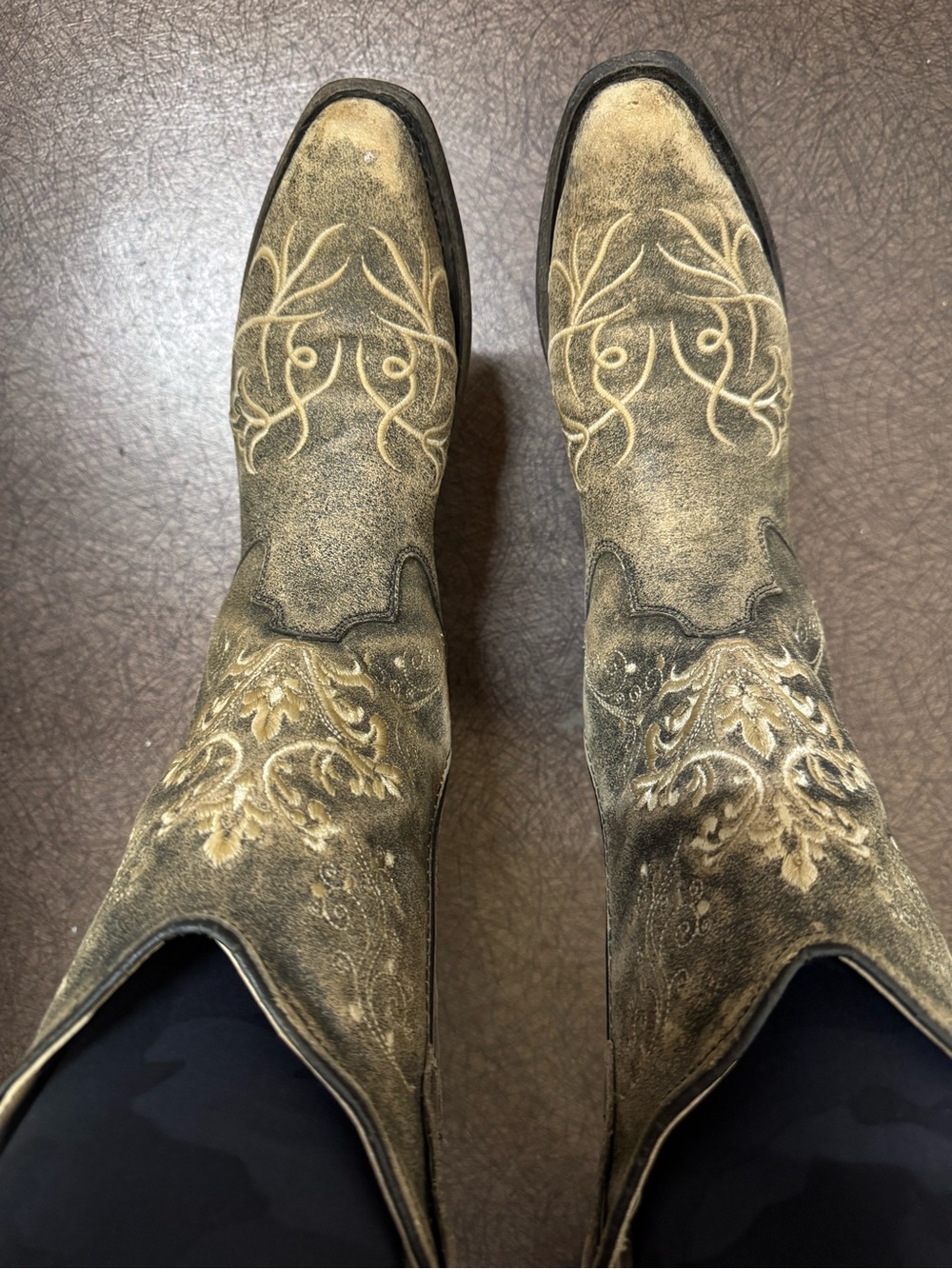 OLD WEST Cowgirl Boots
Embroidered Distressed Leather
Western Big Girls 4.0 D